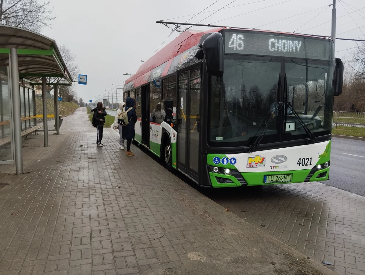 18 marca wprowadzony będzie kolejny etap zmian w sieci połączeń autobusowych w Lublinie. Na ulice wyjadą trzy nowe linie: 28, 301 i 302, a linia 46 zmieni oznaczenie na 303.

