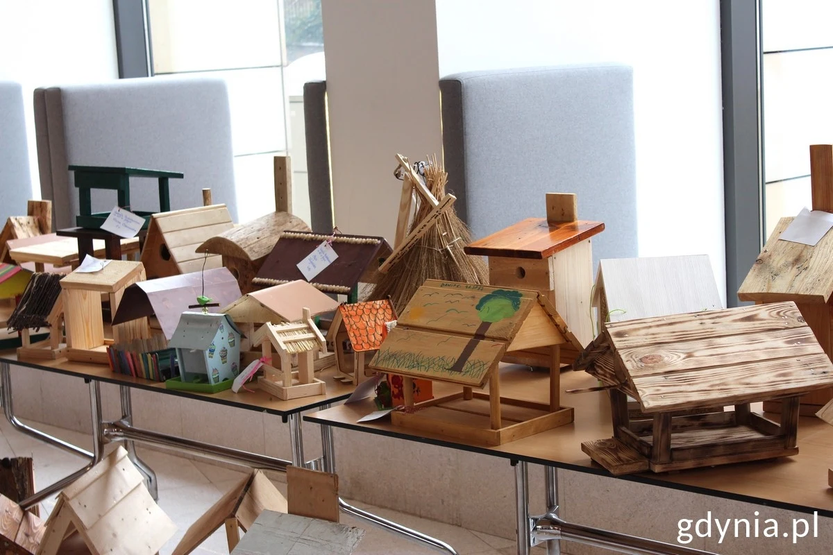 Pod hasłem „Zapraszamy ptaki do Gdyni” już po raz 26. w mieście rozdano karmniki i budki dla ptaków. Przygotowały je dzieci z gdyńskich przedszkoli i podstawówek. Konstrukcje trafiły do chętnych na zawiązanie bliższej relacji ze światem przyrody.