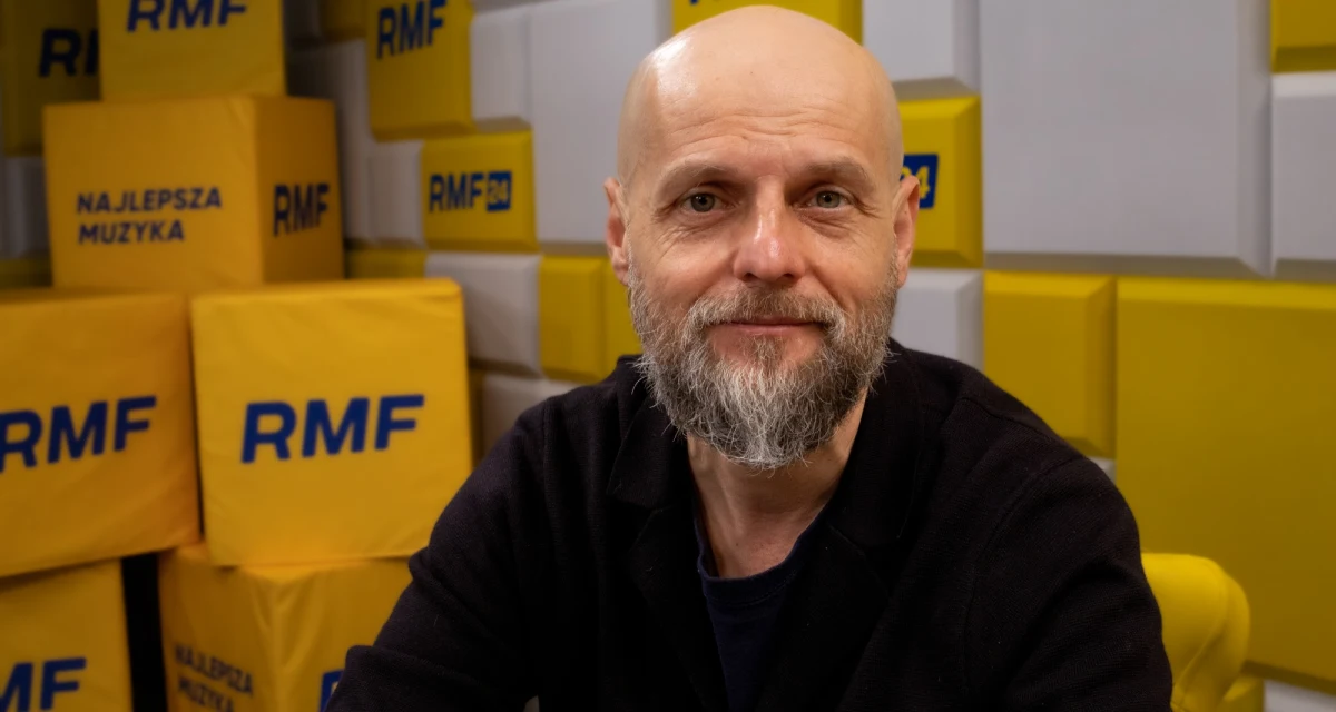 "Myślę, że Rosjanie śpią. Nie wiedzą, że istnieją. Nie wiedzą, że życie się toczy, że człowiek ma prawo wyboru, że może coś powiedzieć" - stwierdził w Porannej rozmowie w RMF FM Iwan Wyrypajew - reżyser i dramaturg rosyjskiego pochodzenia. "Może jest faszystowski, a może po prostu bandycki, gangsterski" - mówił o reżimie na Kremlu. "Oni raczej są bandytami" - dodał.