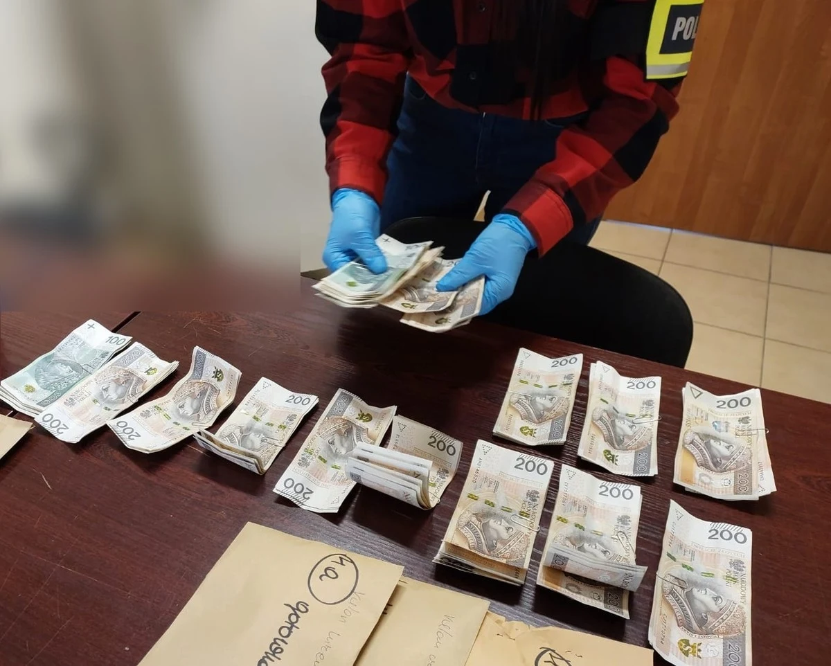 Kara 8 lat pozbawienia wolności grozi dwóm fałszywym wnuczkom, których zatrzymali kryminalni z Komendy Wojewódzkiej Policji w Białymstoku. To 18 i 36-latek, przy czym starszy z nich działał w warunkach recydywy.