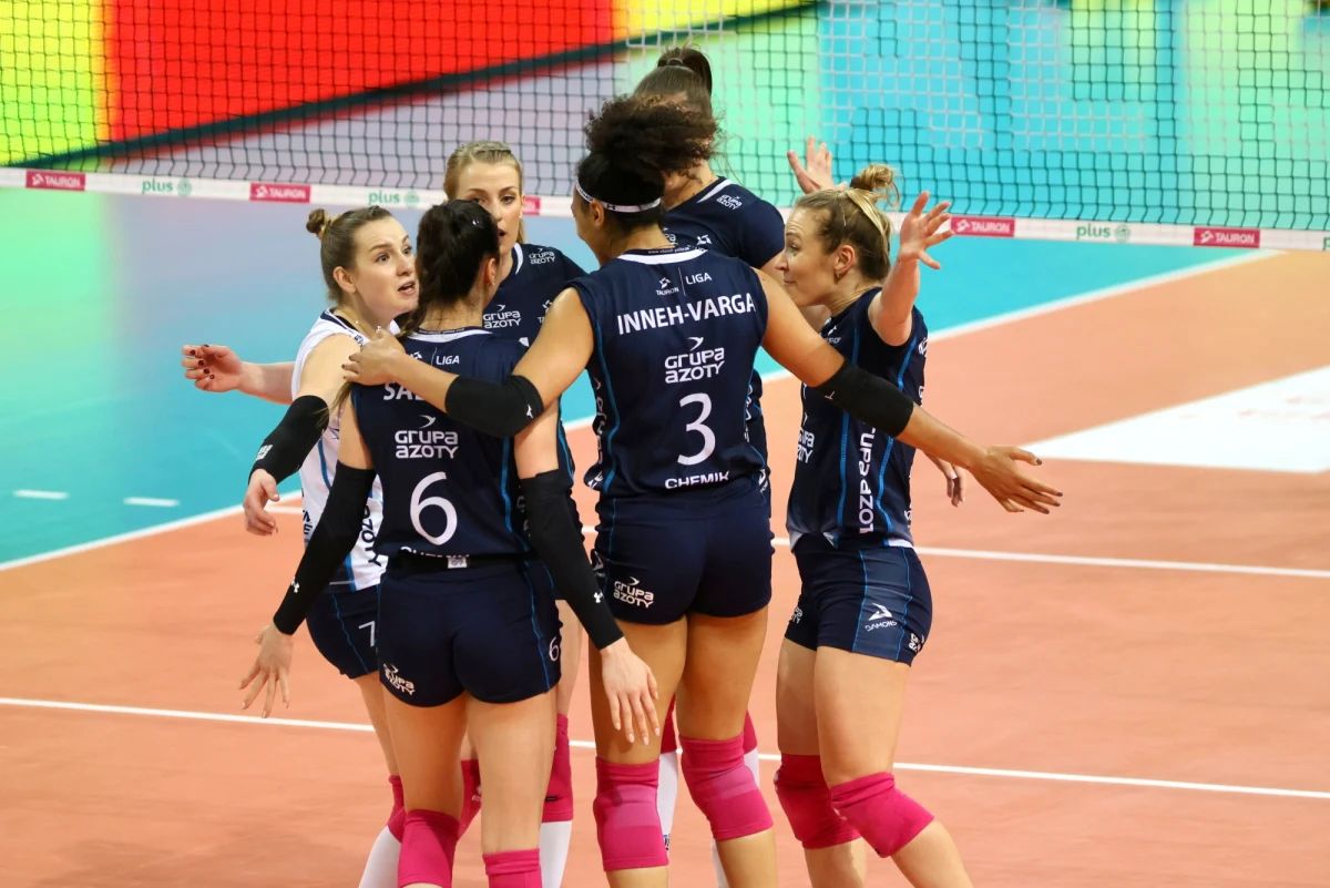 Grupa Azoty Police nie podejmie współpracy z Klubem Piłki Siatkowej Chemik Police w 2024 roku – czytamy w komunikacie opublikowanym przez GA. Dla najbardziej utytułowanej w Polsce drużyny siatkarek może to oznaczać niezgłoszenie do rozgrywek 2024/25, a nawet niedokończenie trwającego sezonu.