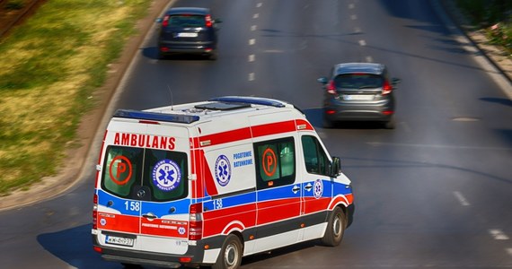 Kierowca auta osobowego zasłabł i zmarł za kierownicą, jadąc autostradą A4 w stronę Wrocławia. Trasa była zablokowana na czas akcji ratunkowej.