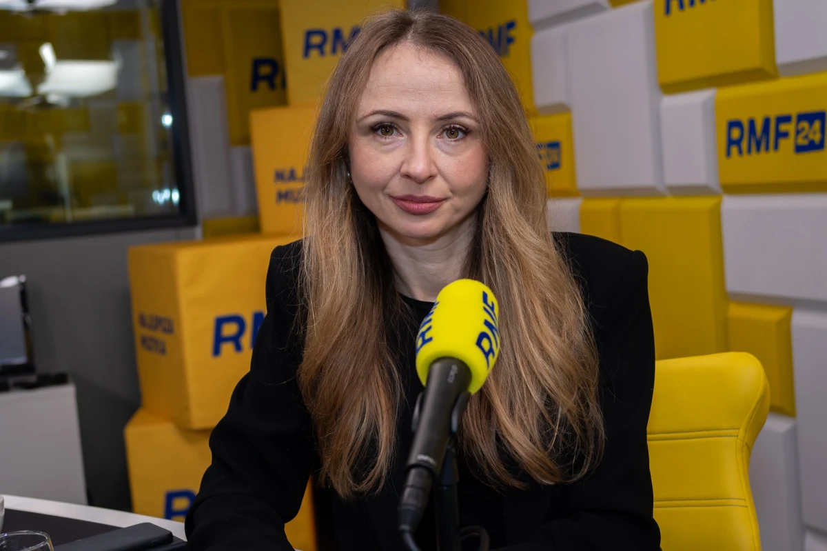 "Bardzo bym chciała, żeby Trzecia Droga więcej uwagi przywiązywała do tego, jak umożliwić kobietom dokonywanie wyboru np. jeśli chodzi o przerywanie ciąży, decydowanie o swoim macierzyństwie, a mniej uwagi poświęcała temu, jak te kobiety przywiązać do kas w supermarkecie w niedziele" - mówiła w Popołudniowej rozmowie w RMF FM Agnieszka Dziemianowicz-Bąk. Minister rodziny, pracy i polityki społecznej komentowała też pomysł PO podwyższenia kwoty wolnej od podatku do 60 tys. zł oraz skrócenia tygodnia pracy. 