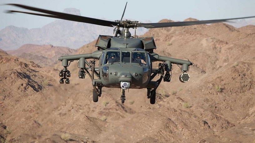 Siły Zbrojne Ukrainy pochwaliły się nowymi nabytkami w postaci amerykańskim helikopterem UH-60A Black Hawk dla ukraińskiego wywiadu. Ukraińcy realizują za ich pomocą najbardziej karkołomne misje na terytorium wroga.