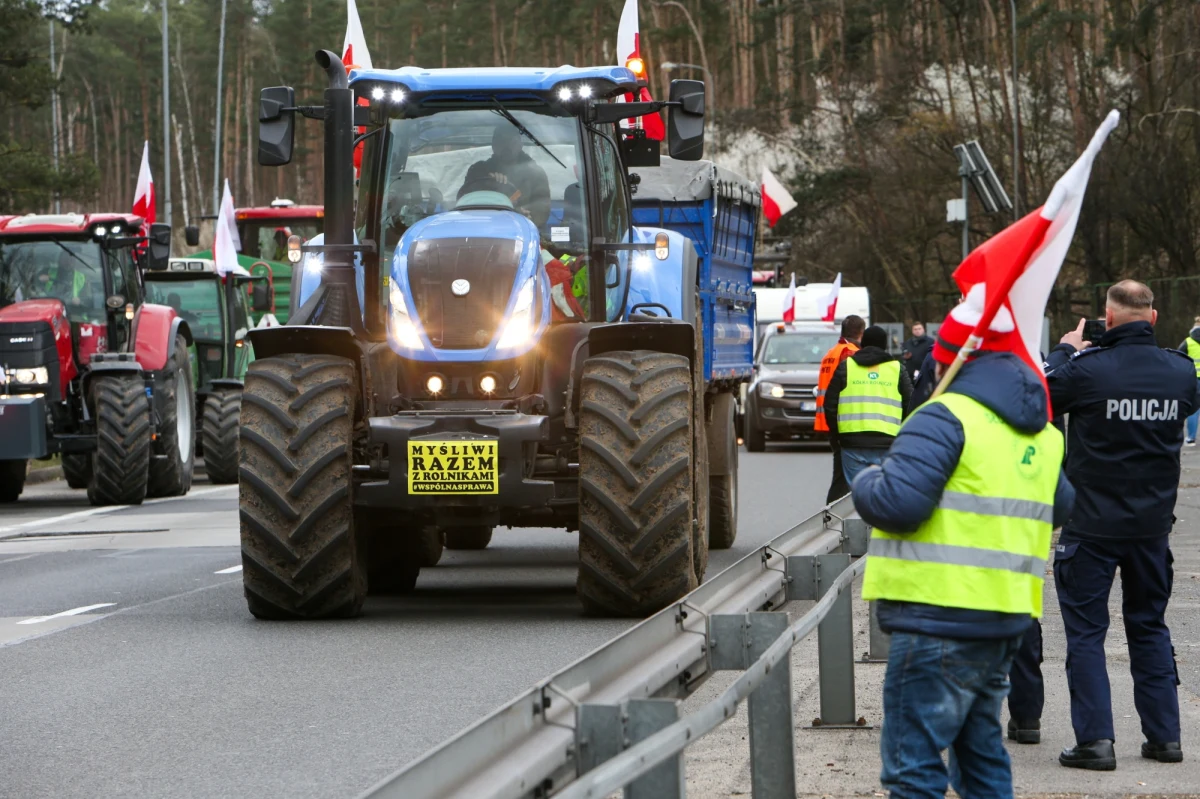 Ponad 580 zgłoszonych protestów, w których udział weźmie blisko 70 000 rolników. To oficjalne dane, jakie na dzień przed ogólnopolskim strajkiem rolników podała policja. Służby szykują się na ogromne utrudnienia w całym kraju. Kierowcy też powinni. Poniżej znajdziecie mapę utrudnień, jakie powstaną na skutek rolniczych blokad. 