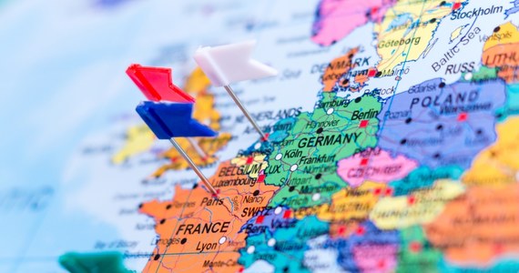 Tworzy się Europa od Atlantyku po Wisłę, zorganizowana wokół osi Paryż-Berlin-Warszawa - napisał we wtorek francuski dziennik "Le Figaro". Miałoby to oznaczać przekreślenie planów o wspólnocie europejskiej obejmującej Rosję.