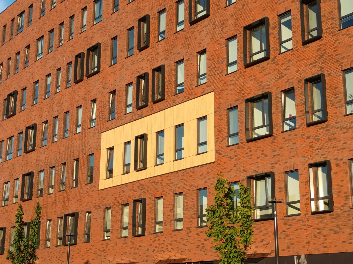 Jeszcze w pierwszym kwartale 2024 roku, czyli do końca marca, ma zostać przedstawiony projekt ustawy dotyczącej kredytu mieszkaniowego "na Start" - dowiedział się dziennikarz RMF FM. Jak przekazało Ministerstwo Rozwoju i Technologii, planowane wejście w życie regulacji to druga połowa 2024 roku.