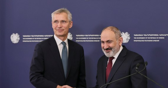 Jesteśmy zainteresowani pogłębianiem współpracy z NATO. Mam nadzieję na szybkie przyjęcie indywidualnie dostosowanego programu partnerstwa Armenii z Sojuszem - oznajmił w Erywaniu armeński premier Nikol Paszynian po spotkaniu z sekretarzem generalnym NATO Jensem Stoltenbergiem.