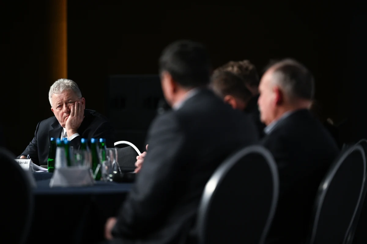 Zakończyła się debata przedstawicieli organizacji rolniczych z ministrem Czesławem Siekierskim. Rozmowy odbywały się w Jasionce, gdzie trwa Europejskie Forum Rolnicze. Polscy producenci zgłosili szefowi resortu rolnictwa swoje podstawowe postulaty - wstrzymanie importu zboża z Ukrainy i rekompensaty w związku z napływem do kraju żywności z Rosji i Ukrainy.