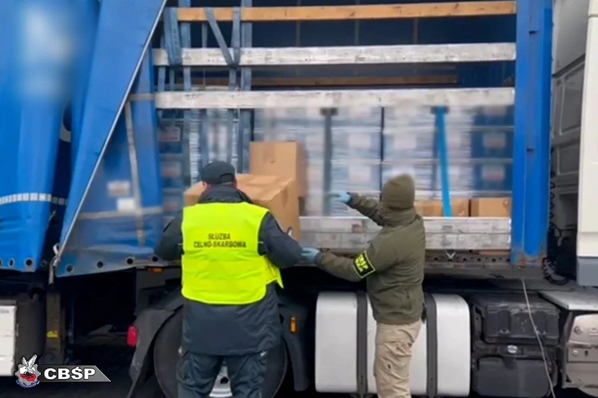 39 kilogramów marihuany przejęli w okolicach Jędrzychowic funkcjonariusze Centralnego Biura Śledczego Policji wraz z funkcjonariuszami Krajowej Administracji Skarbowej. Narkotyki były w naczepie ciężarówki jadącej z Hiszpanii. Były ukryte wśród środków ochrony roślin. W sprawie zatrzymano dwóch mężczyzn.