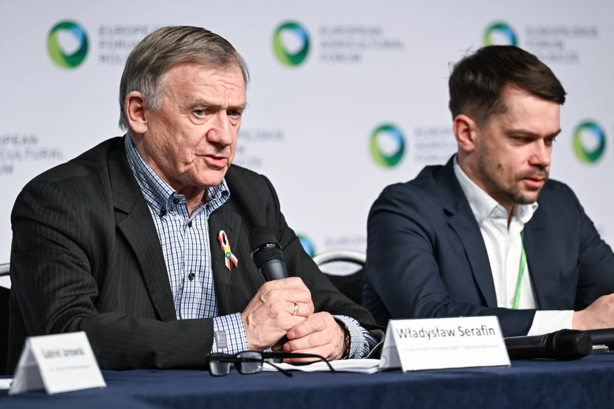 Utrzymanie embarga na produkty rolne z Ukrainy oraz uregulowanie relacji handlowych z tym krajem, to część zapisów uzgodnienia, które podpisali w Jasionce przedstawiciele organizacji rolniczych z ministrem rolnictwa. Dokument został podpisany w nocy. Zaprezentowano je na konferencji prasowej podczas drugiego dnia Europejskiego Forum Rolniczego.