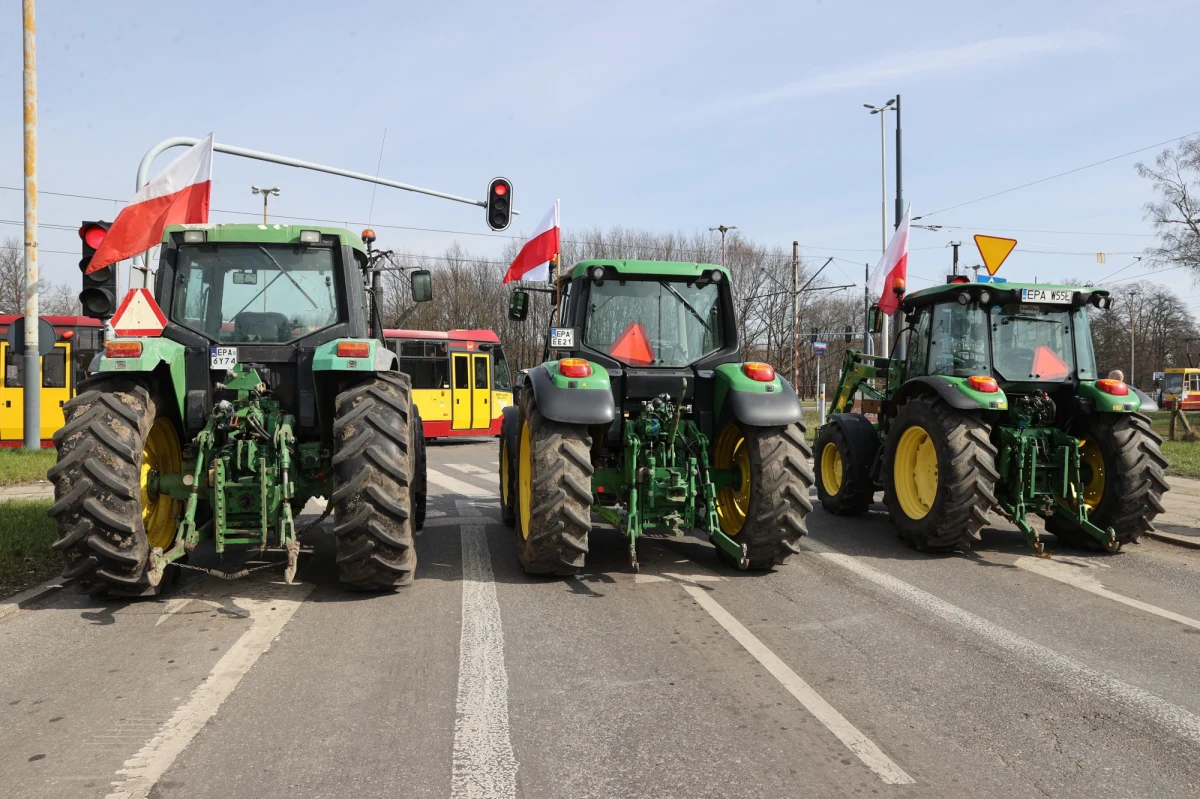 Protestujący rolnicy zablokowali rano autostradę A1 na węźle Łódź-Północ oraz A2 w okolicach węzła Emilia. W przypadku A1 nieprzejezdna jest jezdnia w stronę Gdańska. Z kolei A2 zablokowana jest w obu kierunkach. W ciągu dnia należy spodziewać się kolejnych utrudnień na wielu ważnych drogach w Łódzkiem.