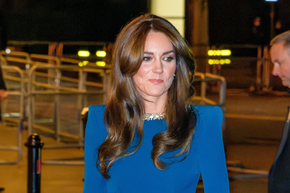 Nie ustają spekulacje wokół żony brytyjskiego następy tronu, księżnej Kate. W styczniu przeszła operację jamy brzusznej, a wczoraj media opublikowały krótki film, na którym po raz pierwszy pojawiła się publicznie. Nie wszyscy wierzą, że to ona. 