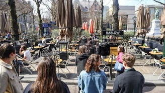 "The Guardian": Europejscy mistrzowie... siedzenia. Holendrzy padają ofiarą "choroby krzesełkowej"