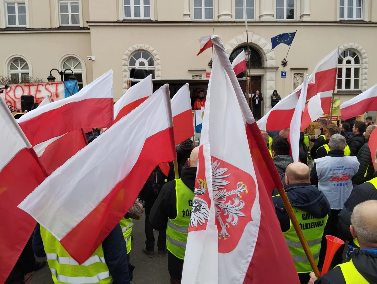 Przed godziną 14. zakończyła się rolnicza blokada ul. Spokojnej, przy której mieści się Lubelski Urząd Wojewódzki. Obecnie nie ma już utrudnień w ruchu.