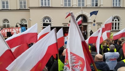 Rolnicy protestowali przed Urzędem Wojewódzkim 