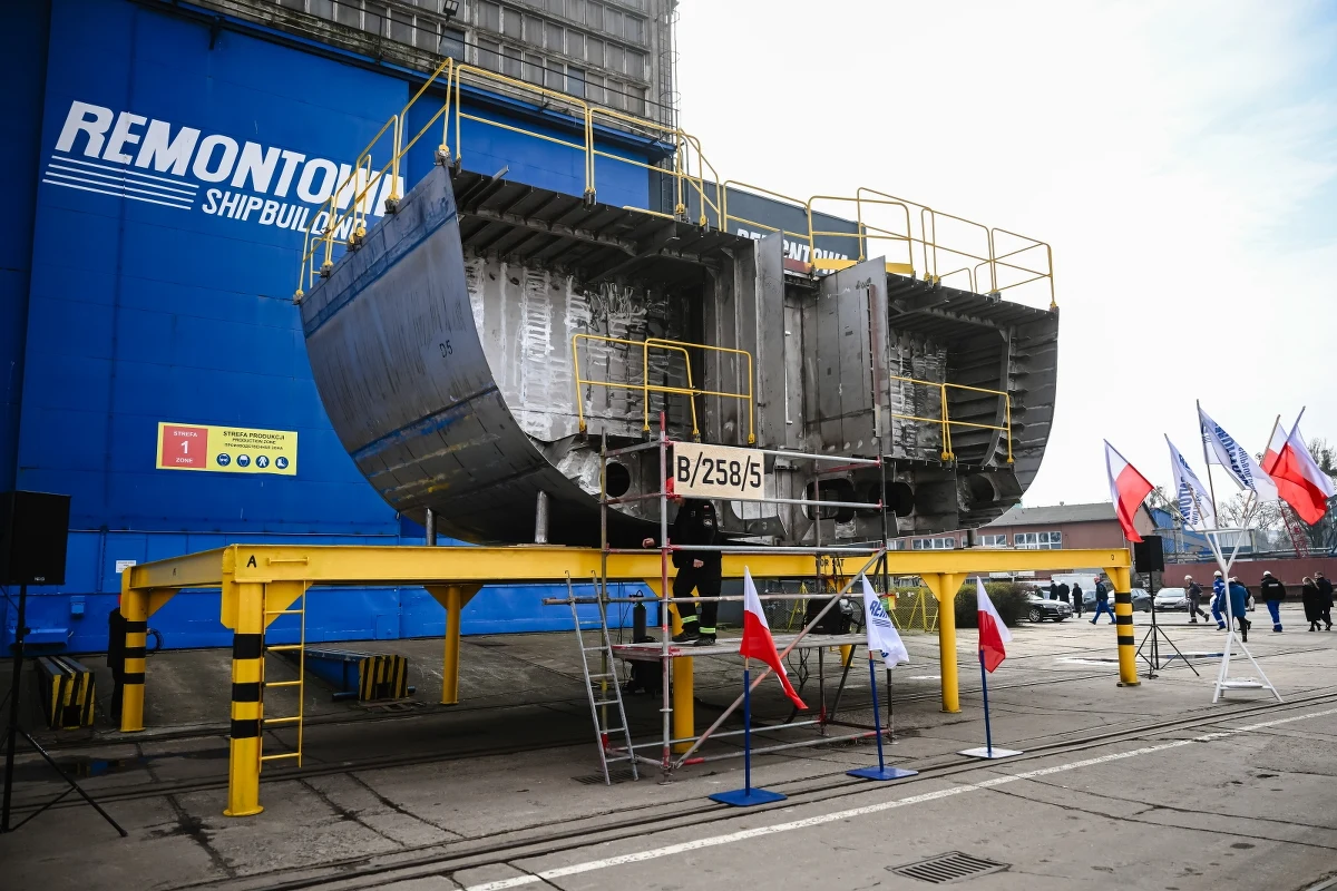 W środę w Gdańsku położono stępkę pod piąty z serii nowoczesnych niszczycieli min typu Kormoran II. ORP Rybitwa po wybudowaniu trafi do 12. Wolińskiego Dywizjonu Trałowców 8 Flotylli Obrony Wybrzeża.