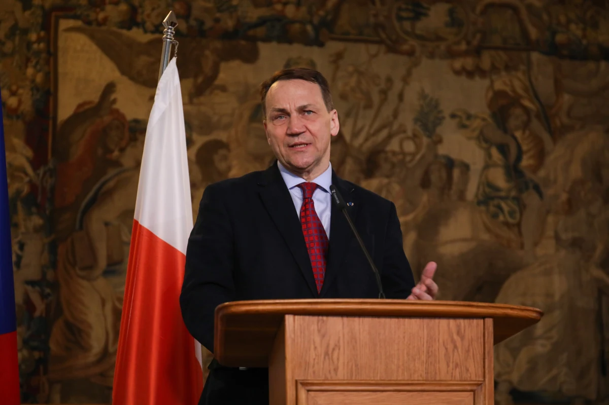 Radosław Sikorski przekazał w Pradze, że region Europy Wschodniej nie jest wystarczająco mocno reprezentowany w najwyższych strukturach głównych organizacji międzynarodowych. "Obiecaliśmy obie współpracę na rzecz zmiany tego stanu rzeczy" - przekazał polski minister po spotkaniu z szefem czeskiej dyplomacji.