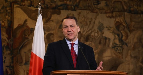 Radosław Sikorski przekazał w Pradze, że region Europy Wschodniej nie jest wystarczająco mocno reprezentowany w najwyższych strukturach głównych organizacji międzynarodowych. "Obiecaliśmy obie współpracę na rzecz zmiany tego stanu rzeczy" - przekazał polski minister po spotkaniu z szefem czeskiej dyplomacji.