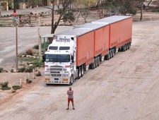 Ciężarówką przez Australię