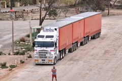 Ciężarówką przez Australię