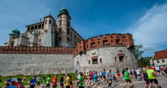 W niedzielę (24 marca) w Krakowie odbędą się dwa biegi charytatywne: 20. Krakowski Półmaraton Marzanny oraz 9. Bieg z Dystansem "dla małych serc". W związku z tymi imprezami, wprowadzone zostaną zmiany w organizacji ruchu i funkcjonowaniu komunikacji miejskiej.