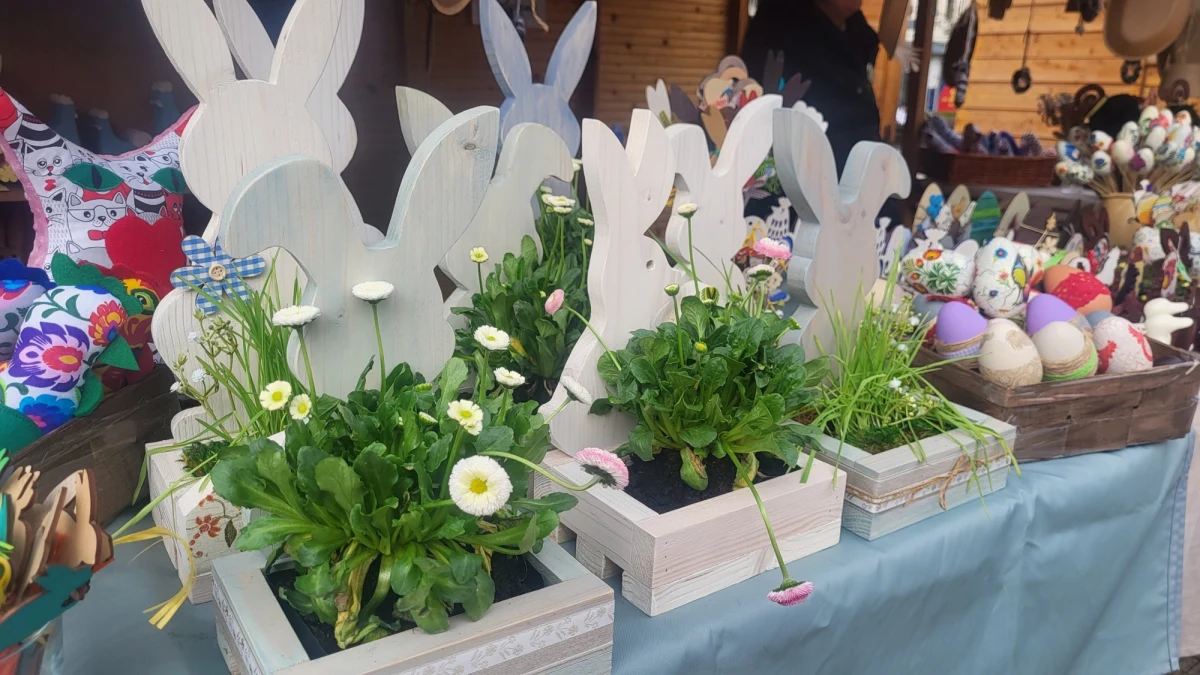 Rękodzieło, przysmaki oraz warsztaty! Na placu Wolności w Poznaniu ruszył Jarmark Wielkanocny. Do niedzieli można skorzystać z przygotowanych tam atrakcji.