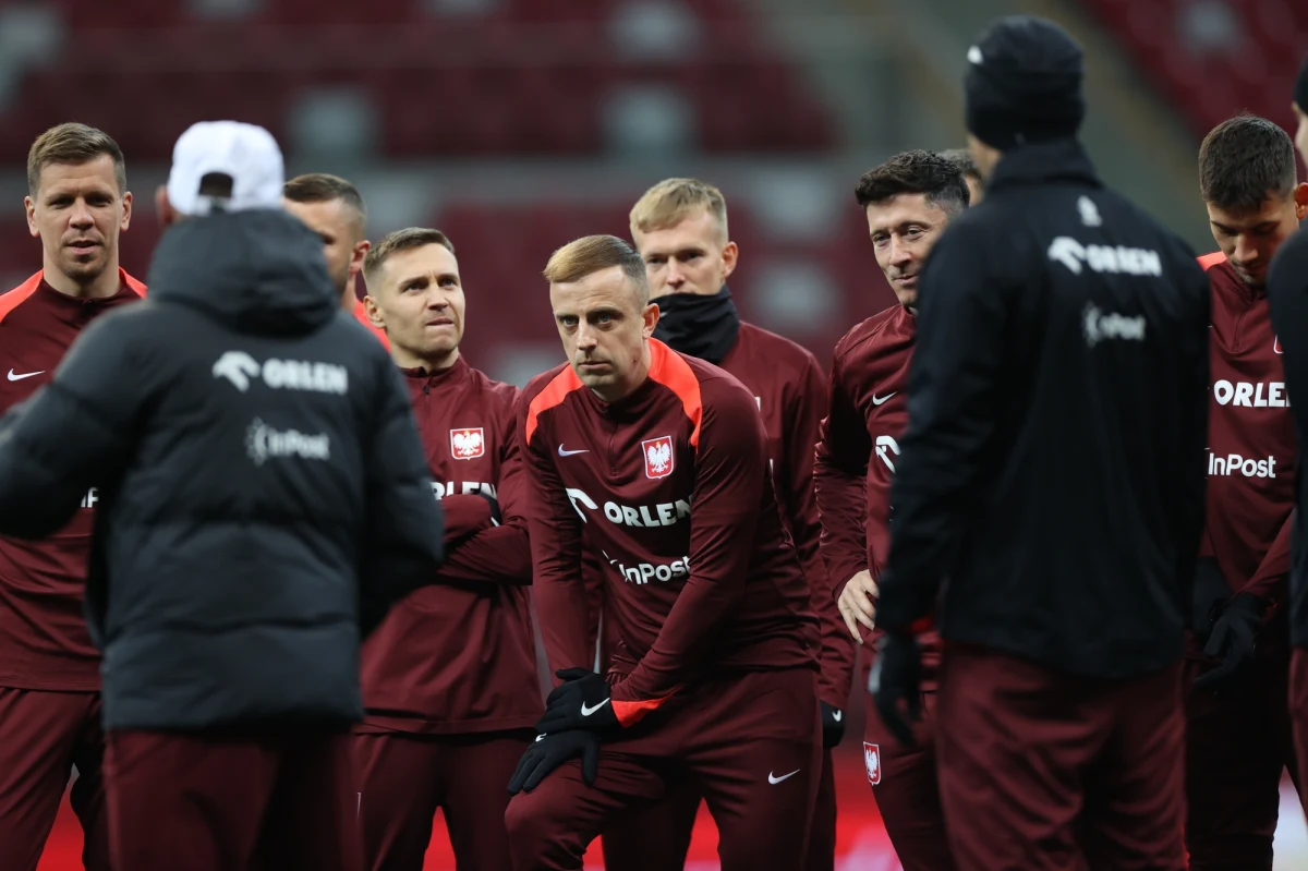 ​Polska kadra narodowa czterokrotnie brała udział w piłkarskich mistrzostwach Europy. W 2008, 2016 i 2021 roku drogą poprzez eliminacje, a w 2012 - jako współgospodarze turnieju. Teraz nasi piłkarze mają szansę awansować przez baraże. 