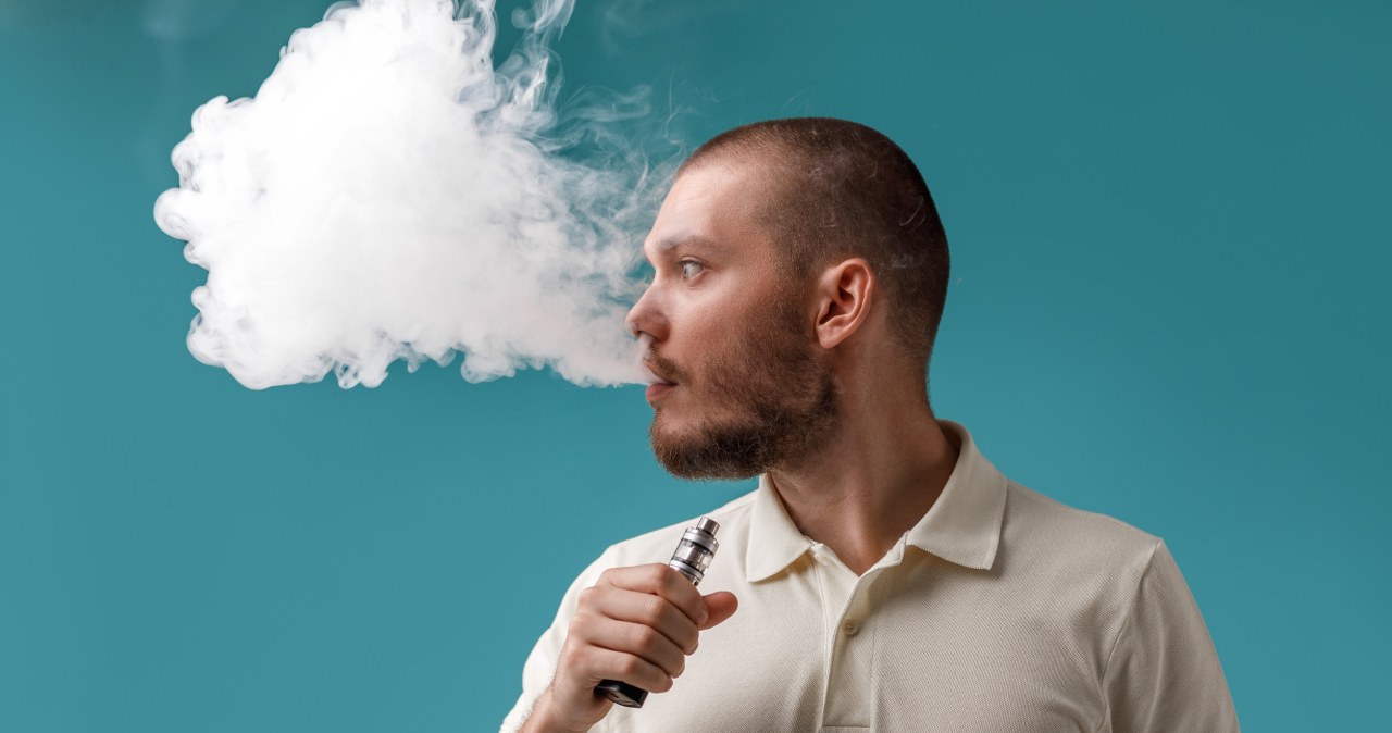 Szokujące badanie. E-papierosy 3000 razy brudniejsze niż sedes?