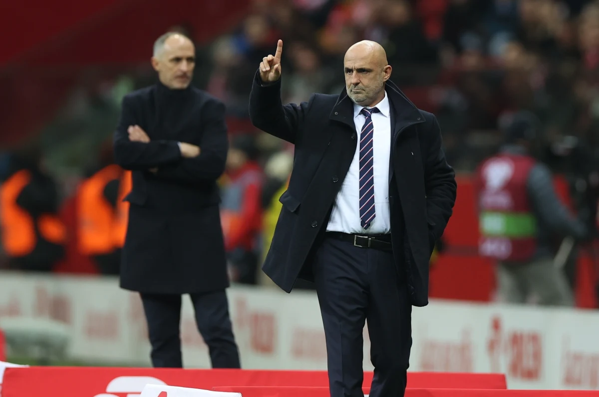 Trener piłkarskiej reprezentacji Polski Michał Probierz nie ukrywał satysfakcji po zwycięstwie nad Estonią 5:1 w półfinale barażowym o awans na Euro 2024. Jak przyznał, podobało mu się sporo elementów w grze zespołu. "Również to, że oddaliśmy wiele strzałów z dystansu" - dodał.