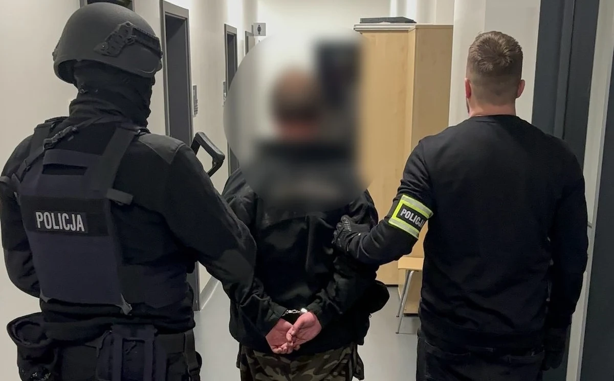 Zabójstwo ze szczególnym okrucieństwem - to zarzut, jaki prokuratorzy przedstawili 33-latkowi, który ma odpowiadać za podpalenie mężczyzny na przystanku MPK w Łodzi. Podejrzany nie przyznał się do zarzutu - dowiedziała się reporterka RMF FM Agnieszka Wyderka. Sąd uwzględnił wniosek prokuratury o tymczasowe aresztowanie mężczyzny.