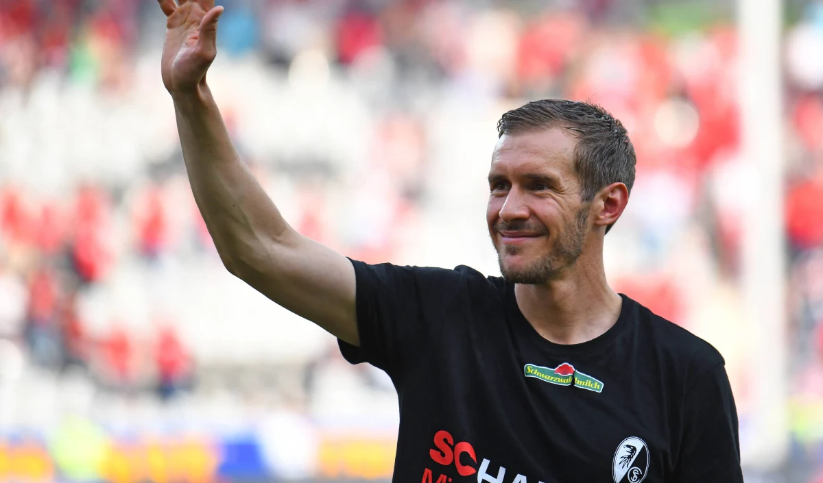 W poniedziałek klub niemieckiej ekstraklasy SC Freiburg poinformował na swoich profilach w mediach społecznościowych o zakończeniu ponad dwunastoletniej współpracy z trenerem Christianem Streichem. Jego następcą został Julian Schuster.