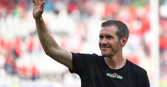 W poniedziałek klub niemieckiej ekstraklasy SC Freiburg poinformował na swoich profilach w mediach społecznościowych o zakończeniu ponad dwunastoletniej współpracy z trenerem Christianem Streichem. Jego następcą został Julian Schuster.
