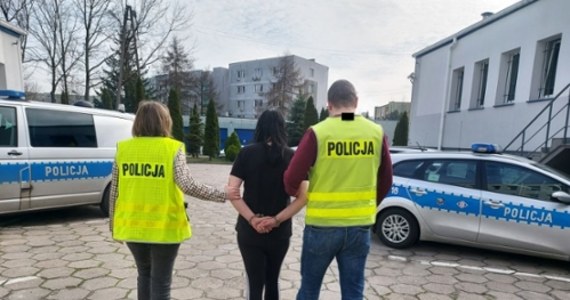 Ponad 3 promile alkoholu miała 29-latka z Bełchatowa, która opiekowała się 15-miesięczną córką. Dziecko trafiło pod opiekę babci, a nieodpowiedzialna kobieta do policyjnego aresztu, bo w jej kurtce policjanci znaleźli narkotyki.    
