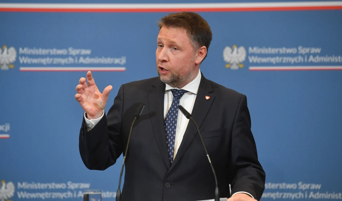 Minister spraw wewnętrznych i administracji stanie na czele obrony cywilnej - poinformował szef resortu obrony Władysław Kosiniak-Kamysz. "Dla naszego rządu jedną z najważniejszych spraw jest nakreślenie nowych zasad funkcjonowania obrony cywilnej i ochrony ludności" - podkreślił.
