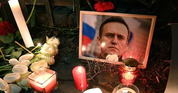 Unia Europejska podjęła decyzję o nałożeniu sankcji na 33 osoby i dwa podmioty powiązane z nagłą śmiercią w kolonii karnej rosyjskiego polityka opozycyjnego Aleksieja Nawalnego. Sankcje polegają na zamrożeniu aktywów w UE i zakazie wjazdu do UE.
