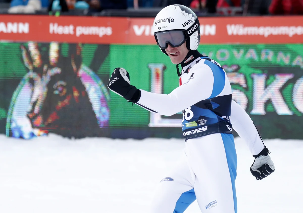 Peter Prevc wygrał piątkowy konkursu Pucharu Świata w skokach narciarskich na mamuciej skoczni w Planicy. Słoweniec skoczył 237,5 i 231 m. Punkty zdobyło trzech Polaków. Najlepszym z nich był Kamil Stoch.