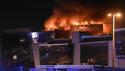 Strzelanina, eksplozje i pożar hali koło Moskwy. Zginęło ponad 60 osób