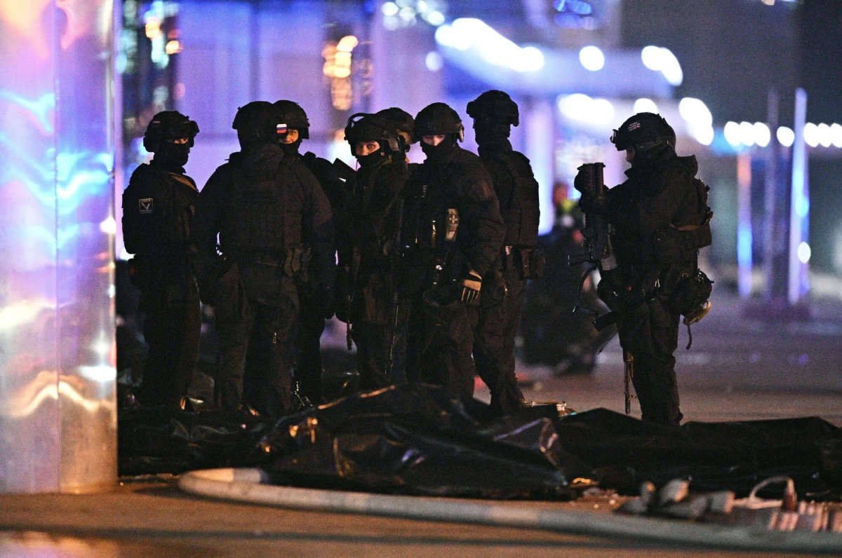 Amerykanie już na początku miesiąca ostrzegali przed niebezpieczeństwem. W środę, 19 marca, Władimir Putin odrzucił ostrzeżenia przekazane Rosji przez dyplomatów Stanów Zjednoczonych dotyczące planowanego ataku terrorystycznego na zatłoczony obiekt w Moskwie. Co mogło być powodem takiej reakcji Putina? Jak zauważa Anna Maria Dyner z Polskiego Instytutu Spraw Międzynarodowych w rozmowie z RMF FM, "niejednokrotnie służby rosyjskie i państwo rosyjskie mordowały własnych obywateli, żeby znaleźć pretekst do prowadzenia działań zbrojnych".