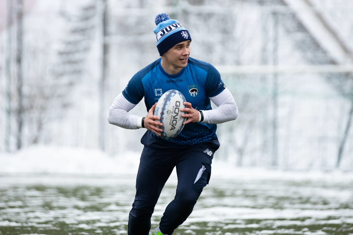 W sobotę 23 marca do gry wraca Ekstraliga rugby. Liga z wieloma znakami zapytania? I jednym faworytem. Juvenia Kraków wygrała wszystkie 9 meczów. Pokonała wszystkich, w tym medalistów poprzedniego sezonu. Teraz właśnie „Smoki” mają ogromny apetyt na medal. 