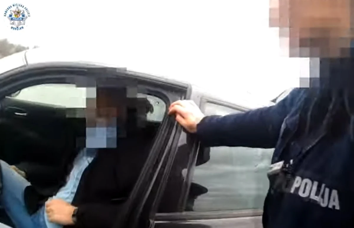 Nawet 5 lat więzienia grozi 40-letniemu mężczyźnie, który uciekał przed policją we Wrocławiu. Mundurowi opublikowanie nagranie wideo z pościgu.