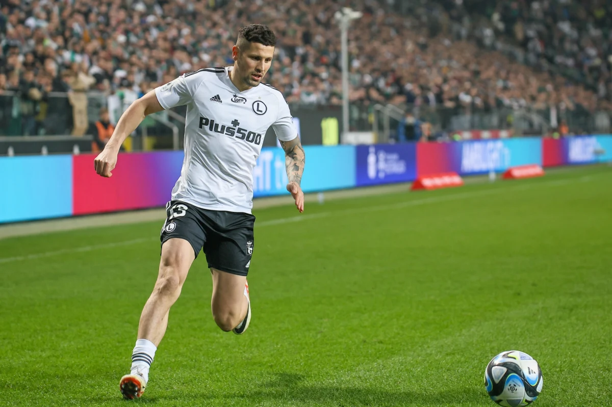 Piłkarz Legii Warszawa Paweł Wszołek został dodatkowo powołany do reprezentacji Polski, przygotowującej się do wtorkowego finału barażowego z Walią o awans na Euro 2024. Zgrupowanie opuścił natomiast Dominik Marczuk, który dołączy do reprezentacji U-21.