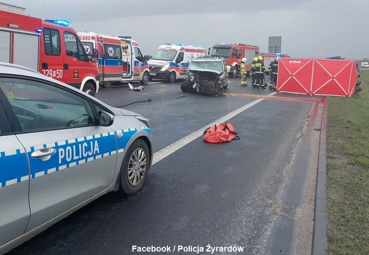 Jedna osoba zginęła, a jedna została ranna w wyniku wypadku w Słabomierzu na Mazowszu. Zderzyły się tam cztery samochody osobowe.
