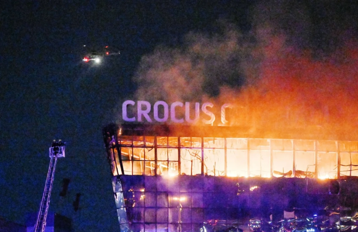 Rosyjskie media informują o tym, że zamach pod Moskwą był akcją na zlecenie. Zatrzymani przez służby mają być obcokrajowcami. Podejrzenia padły na obywateli Tadżykistanu, który złożył natychmiastowe dementi. Do ataku oficjalnie przyznał się odłam Państwa Islamskiego - ISIS-Chorasan. Czy na naszych oczach i wykorzystując chaos w Ukrainie i na Bliskim wschodzie, islamscy terroryści powracają na światową scenę, jako jedno z głównych zagrożeń dla bezpieczeństwa?