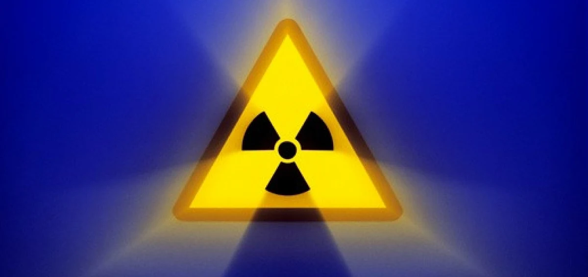 Drogowcy prowadzący prace przy ulicy Kocmyrzowskiej w krakowskiej Nowej Hucie zgubili defektoskop, który zawiera promieniotwórczy selen. Jeżeli ktoś znajdzie to urządzenie - nie powinien go otwierać. 