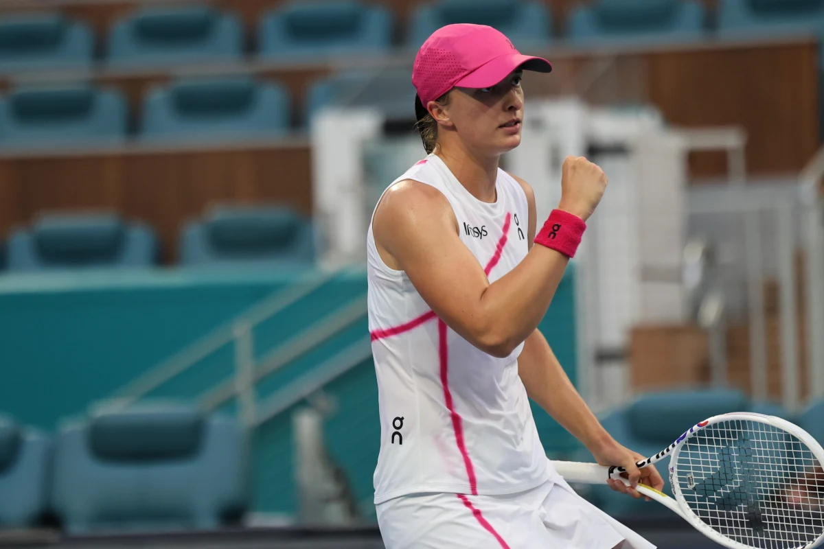 Iga Świątek awansowała do trzeciej rundy turnieju WTA rangi 1000 w Miami. Rozstawiona z numerem jeden polska tenisistka pokonała Włoszkę Camilę Giorgi 6:1, 6:1. Jej kolejną rywalką będzie Czeszka Linda Noskova (nr 26).