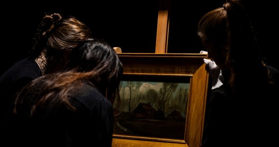 Polska ma własnego van Gogha. Po latach badań udało się ostatecznie potwierdzić autentyczność obrazu przechowywanego w galerii Porczyńskich w Warszawie. I jak się okazało, jest to dzieło wybitnego holenderskiego malarza Vincenta van Gogha z 1883 roku "Wiejskie chaty". Dzięki pracownikom Muzeum Jana Pawła II i Prymasa Wyszyńskiego oraz laboratorium Muzeum Narodowego w Krakowie obraz został poddany specjalistycznym badaniom i dokładnej konserwacji. 