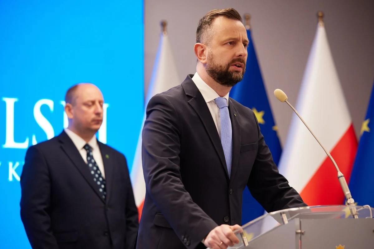 "O godz. 4.23 doszło do naruszenia polskiej przestrzeni powietrznej przez jedną z rakiet manewrujących wystrzelonych dzisiejszej nocy przez lotnictwo dalekiego zasięgu Federacji Rosyjskiej" - przekazało Dowództwo Operacyjne Rodzajów Sił Zbrojnych. Obiekt przebywał w polskiej przestrzeni powietrznej przez 39 sekund. 