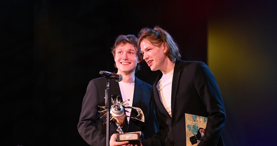 Poznaliśmy laureatów 44. Przeglądu Piosenki Aktorskiej we Wrocławiu. Grand Prix zdobył w tym roku duet Hugo Tarres i Mateusz Tomaszewski.