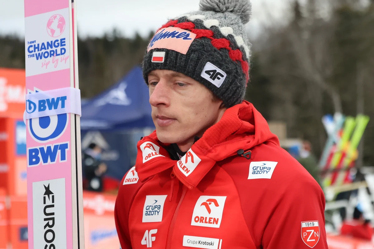 To nie był udany sezon dla polskich skoczków narciarskich. Niespodziewanie najlepszym z nich okazał się Aleksander Zniszczoł. O wielkiej porażce mogą mówić trzej nasi bardziej doświadczeni zawodnicy: Piotr Żyła, Kamil Stoch i Dawid Kubacki. W rozmowie z dziennikarzem RMF FM wskazują, jakie popełnione zostały - według nich – błędy. Wszyscy wskazują na zmęczenie i zbyt intensywny okres przygotowawczy. 